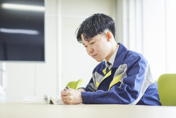 名古屋支店 名古屋南営業所 セールスエンジニア（SE） 伊藤 希